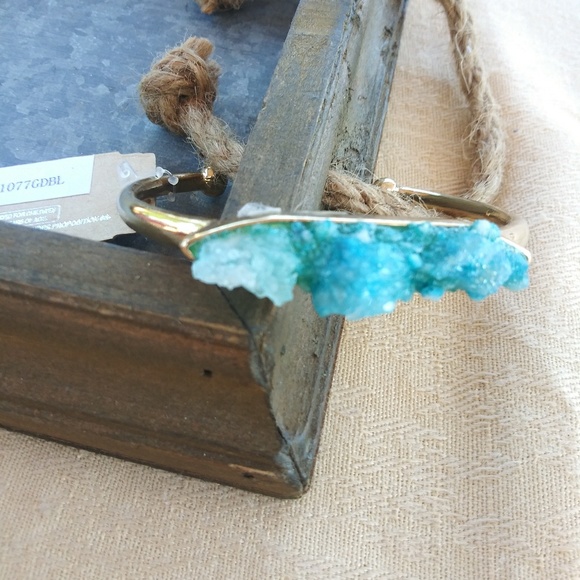 Turquoise color druzzy stone, cuff bracelet - Picture 2 of 5